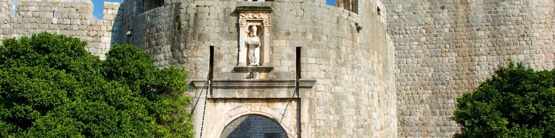 Porte Pile qui includes château et patrimoine architectural