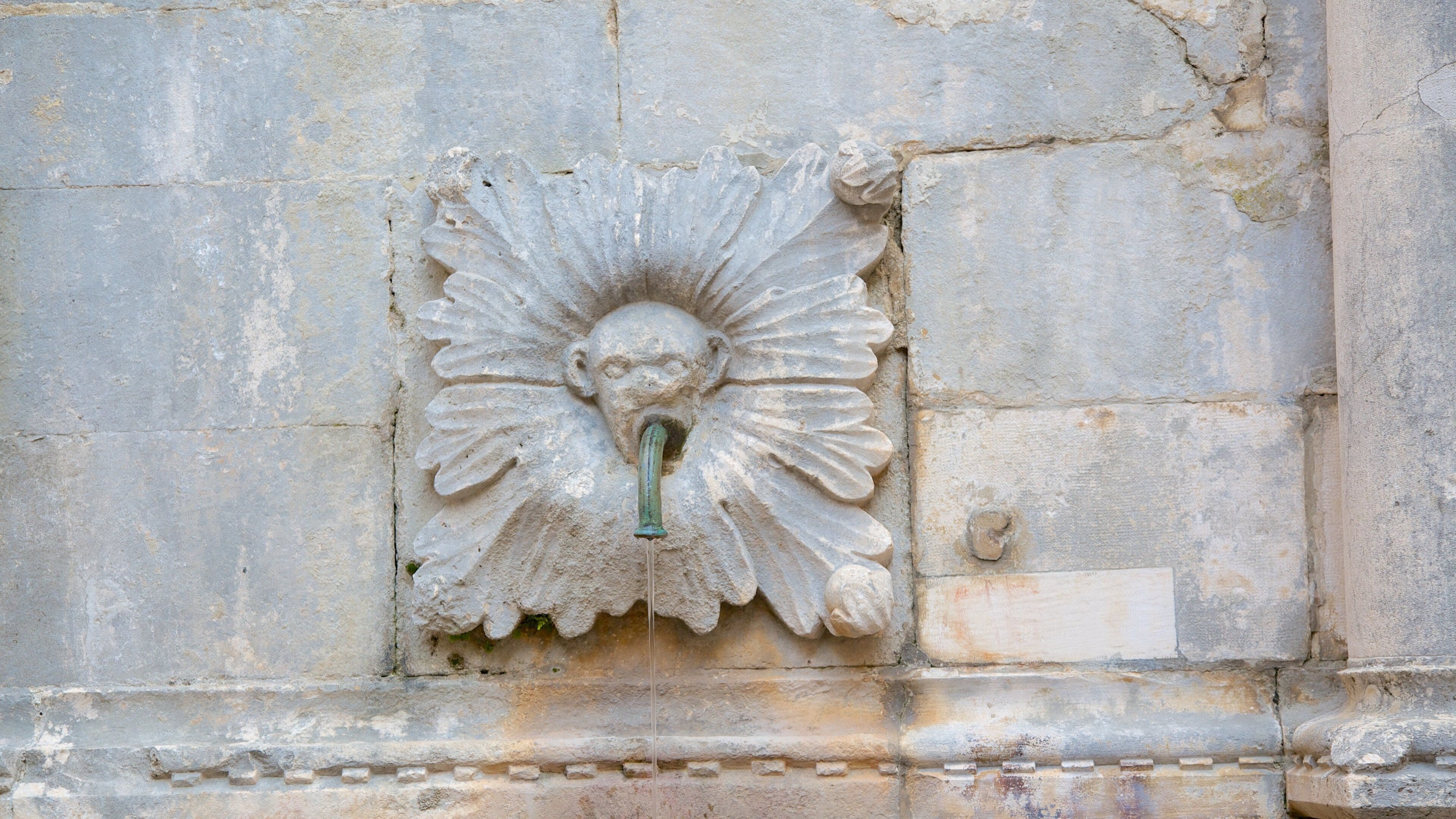 Onofrion lähde joka esittää perintökohteet ja lähde