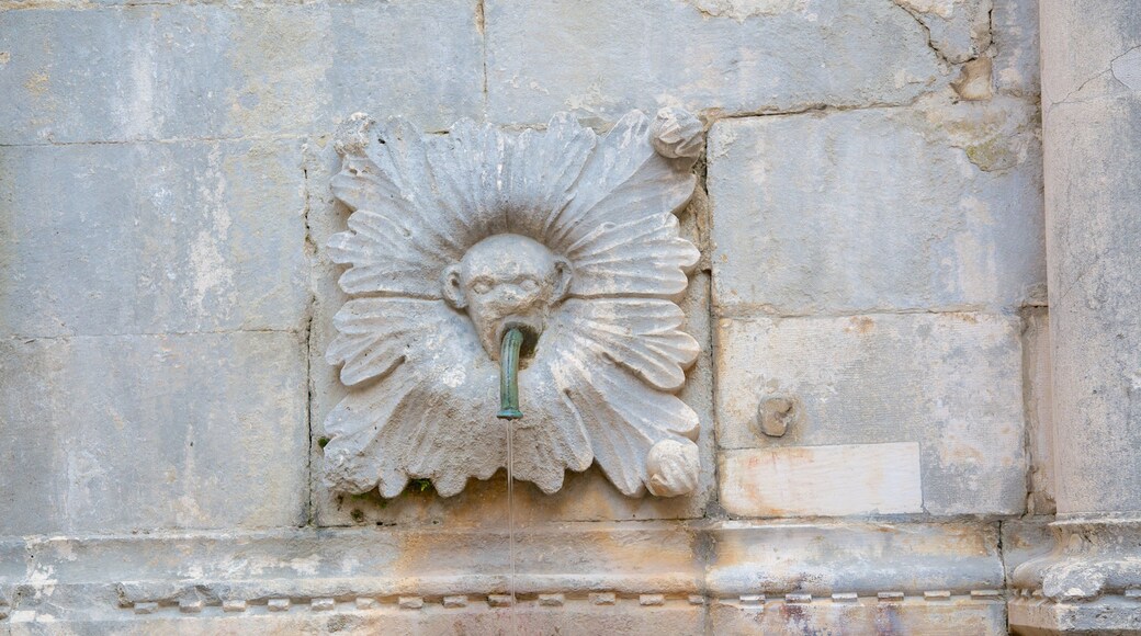 Onofrion lähde joka esittää perintökohteet ja lähde