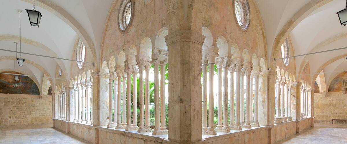 フランシスコ会修道院 フィーチャー 遺跡