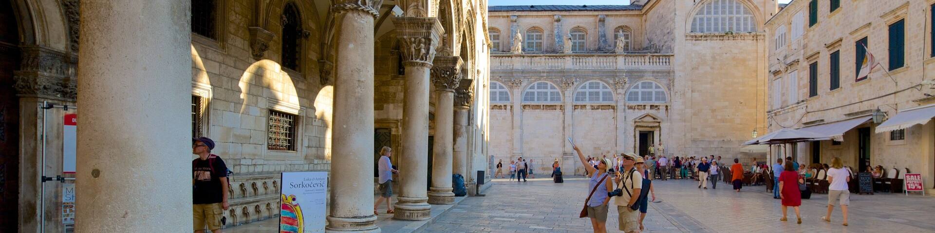 Dubrovnik Cathedral which includes heritage architecture, a church or cathedral and street scenes