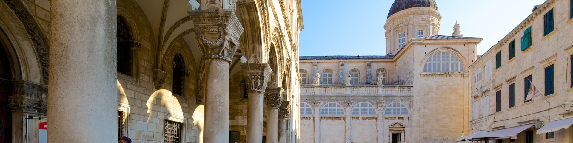 Catedral, Dubrovnik, Croacia ofreciendo una plaza, una iglesia o catedral y imágenes de calles