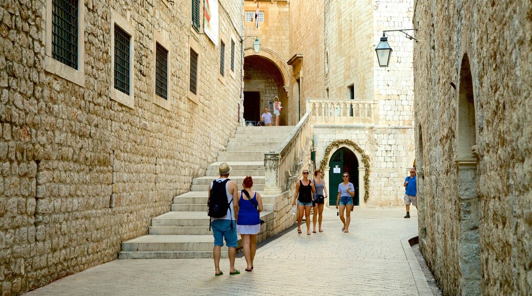 Monasterio dominicano ofreciendo arquitectura patrimonial