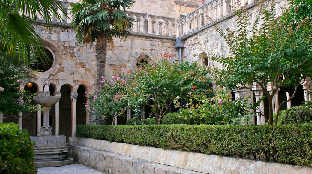 レクター宮殿 フィーチャー 庭園, シャトーあるいは宮殿 と 遺跡