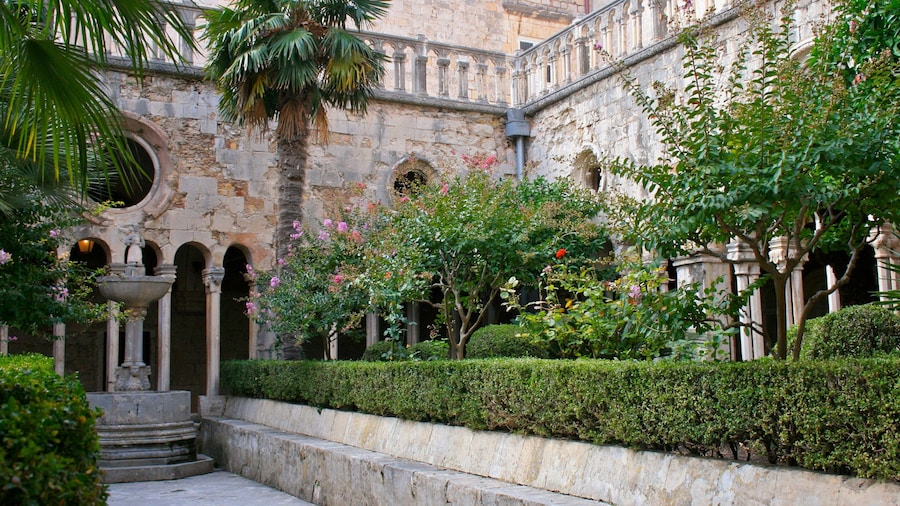 Rector\'s Palace which includes heritage architecture, a park and a castle