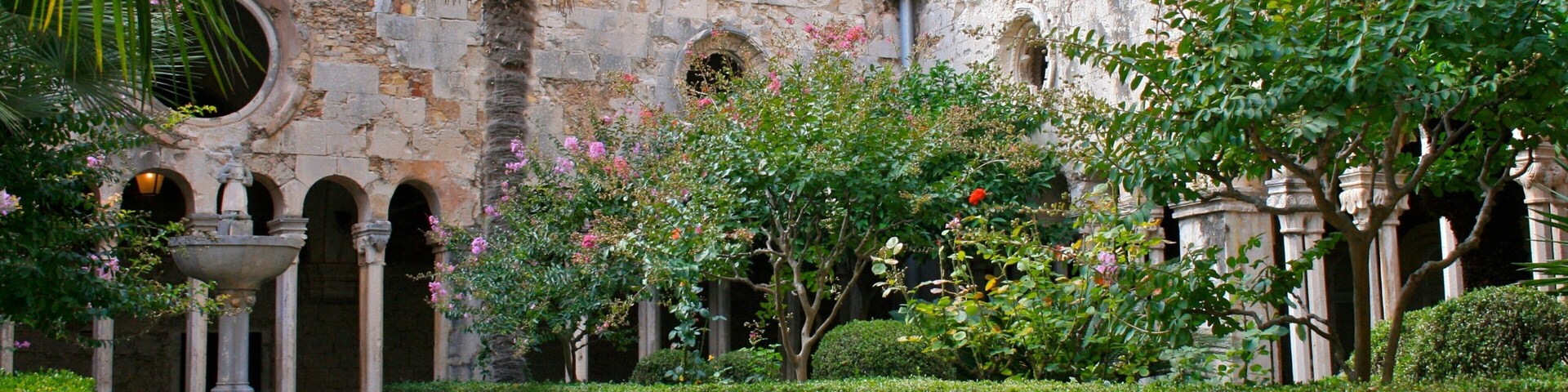 Rector\'s Palace showing chateau or palace, heritage architecture and a park