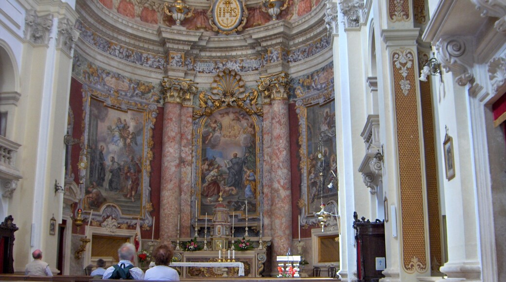 렉터 궁전 이 포함 종교적 요소, 실내 전경 과 문화유산 건축