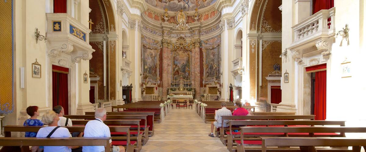 Iglesia de San Ignacio que incluye una iglesia o catedral, elementos del patrimonio y patrimonio de arquitectura