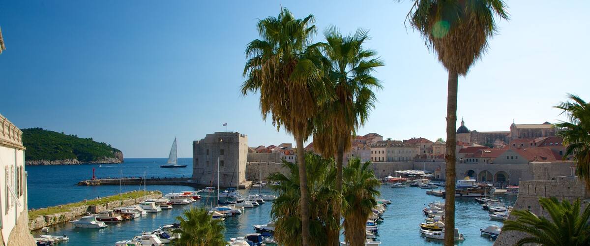 Festung Revelin das einen allgemeine Küstenansicht und Marina
