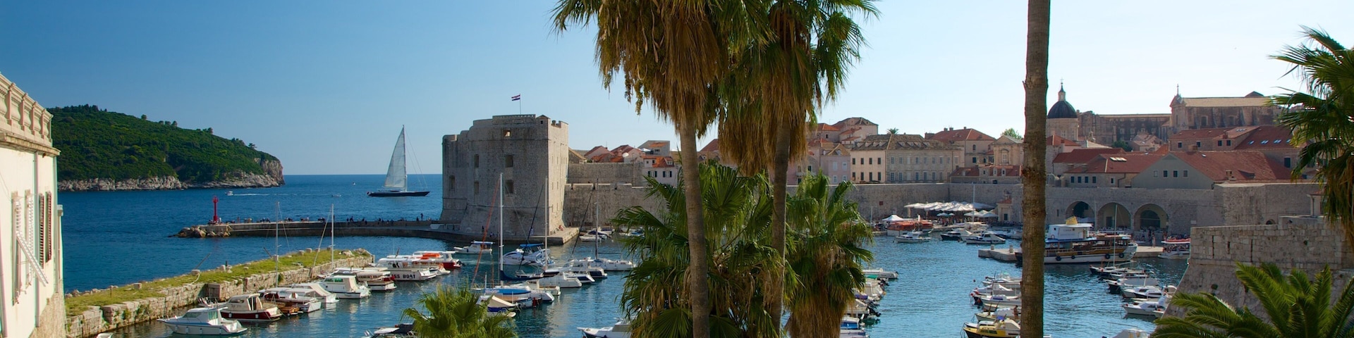 Festung Revelin das einen allgemeine Küstenansicht und Marina