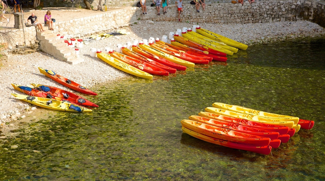 Bokar Fortess showing a pebble beach