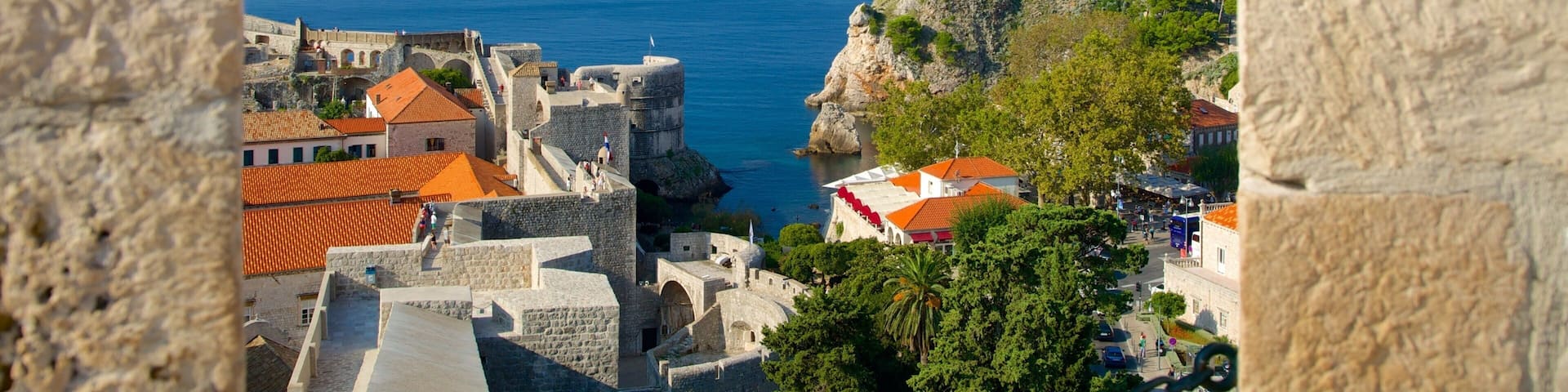 Lovrijenac Fort which includes a coastal town and general coastal views