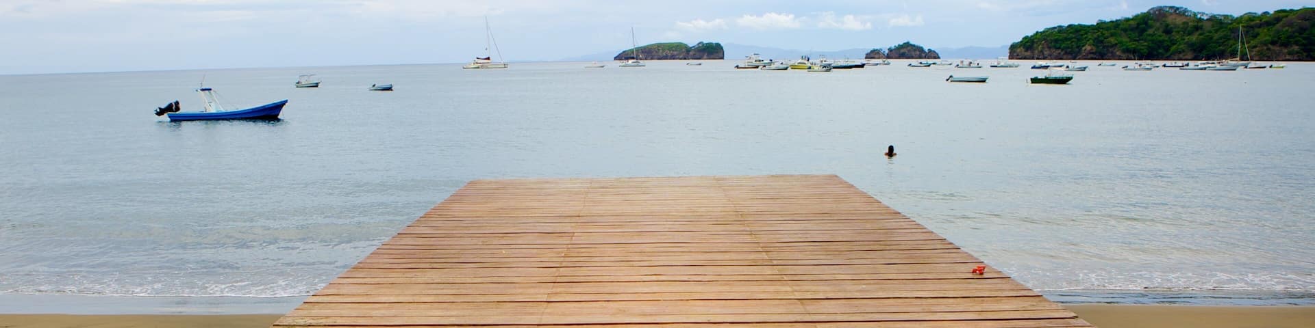 Coco Beach showing a beach