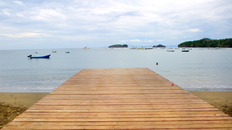 Coco Beach which includes a beach
