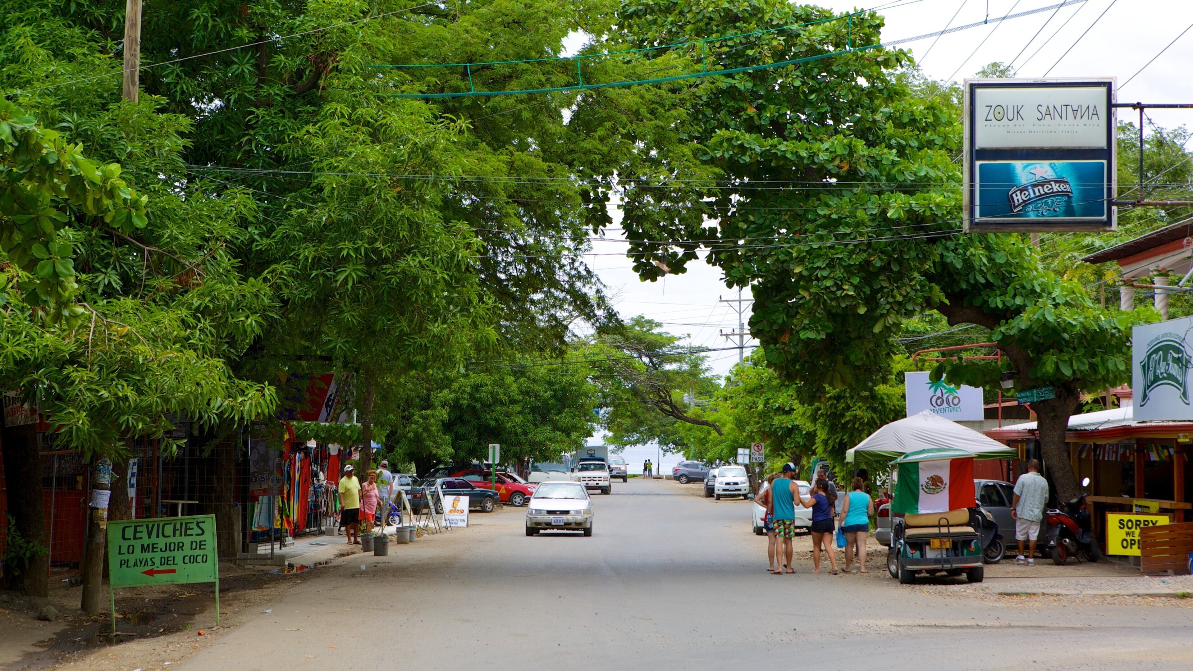 Playas del Coco welches beinhaltet Straßenszenen
