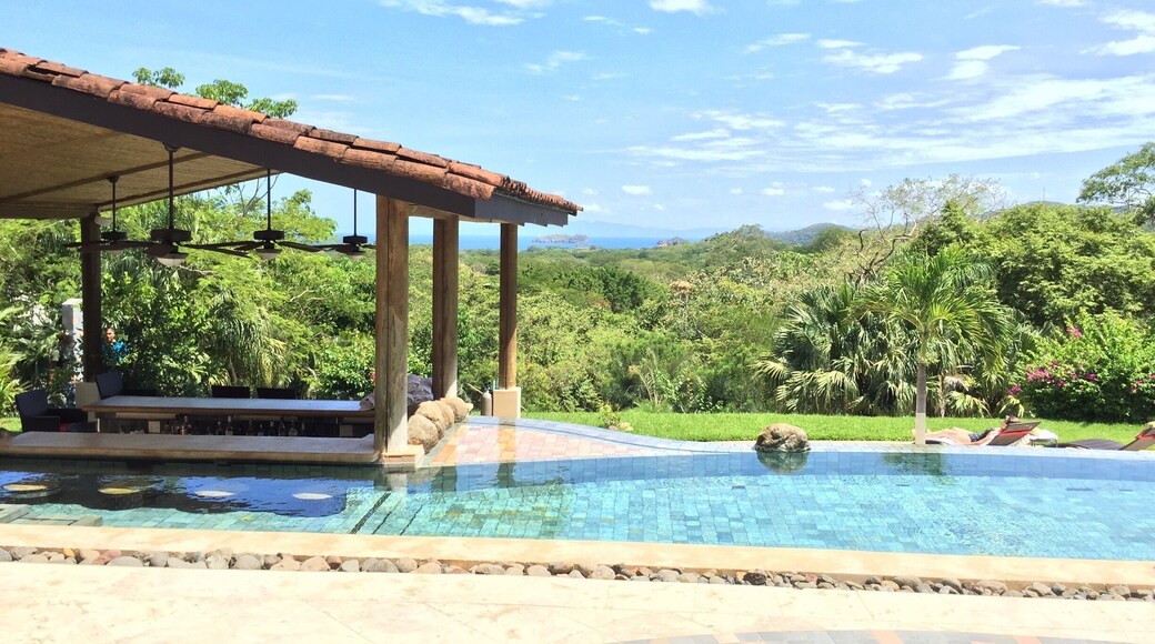 Great resort. Small, great views, strong drinks.