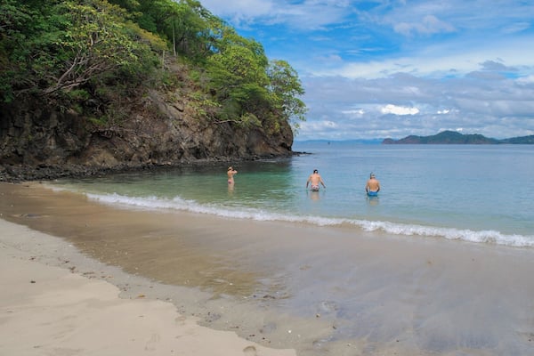 Another day, another perfect snorkelling spot in the middle of nowhere Costa Rica.
http://www.divebuddies4life.com/playa-del-coco-snorkeling-spots/