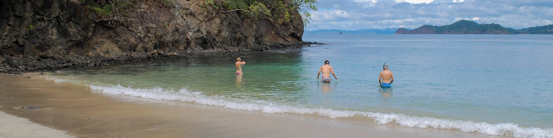 Another day, another perfect snorkelling spot in the middle of nowhere Costa Rica.
http://www.divebuddies4life.com/playa-del-coco-snorkeling-spots/