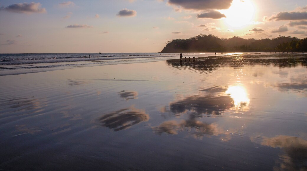 The sun reflecting on the water of Sámara beach at sunset, Costa Rica