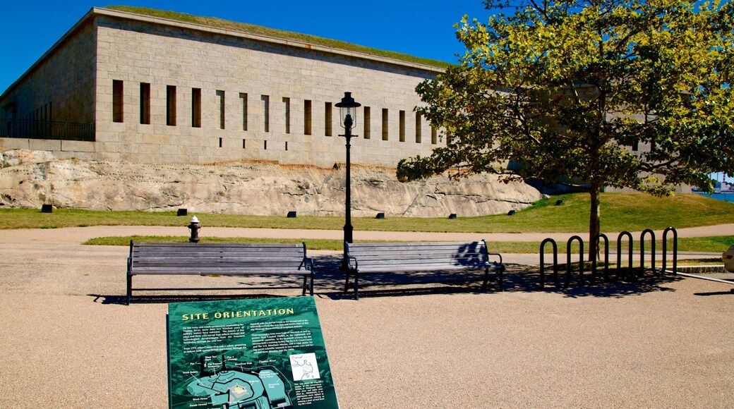 Fort Trumbull State Park แสดง มรดกทางสถาปัตยกรรม และ สวน