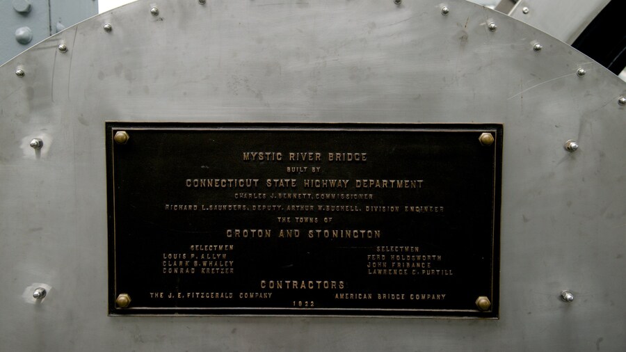 Mystic River Bascule Bridge que incluye elementos del patrimonio