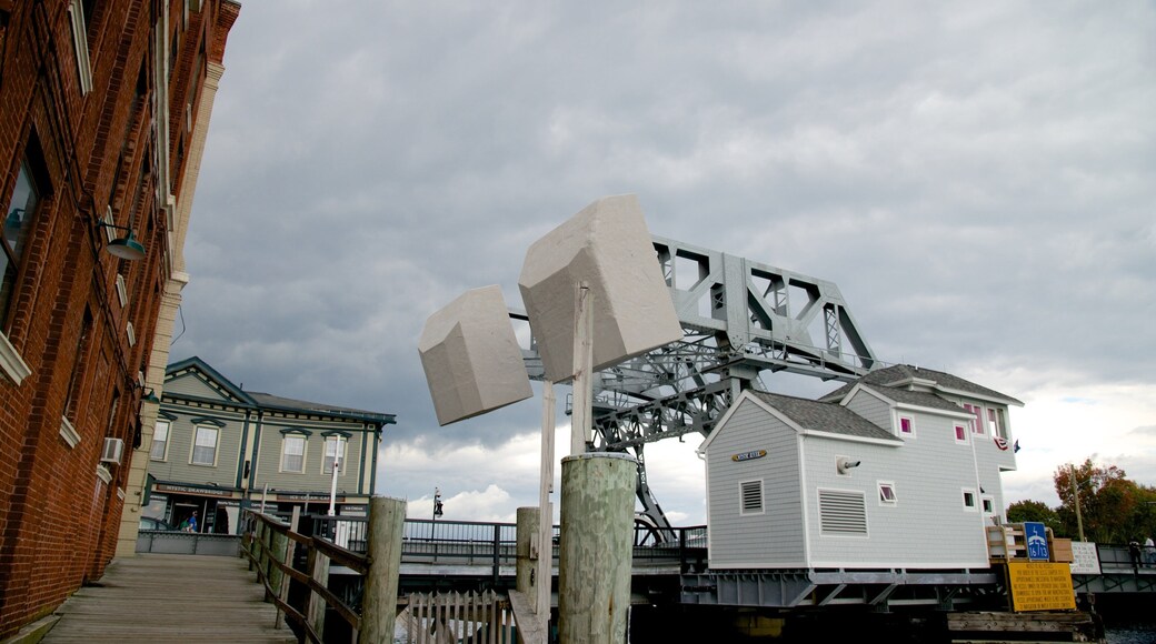 Mystic River Bascule Bridge qui includes marina et pont