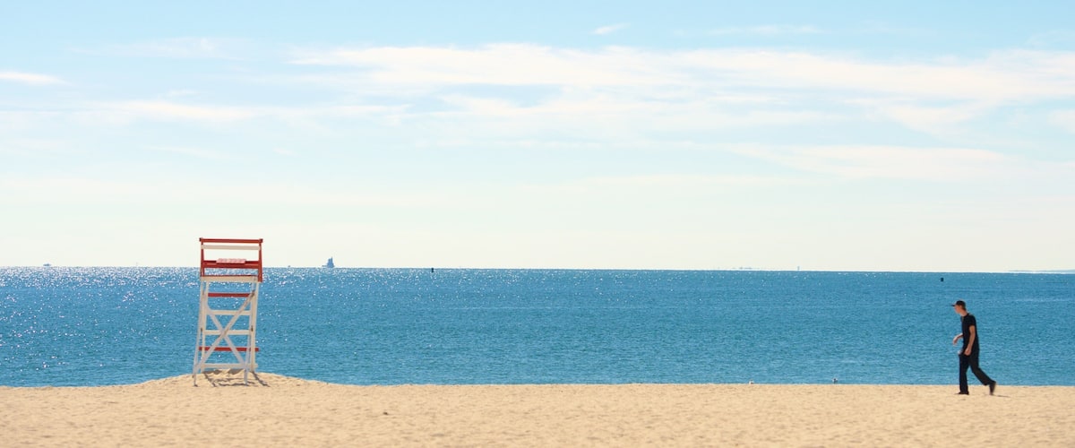 Ocean Beach Park que incluye una playa de arena