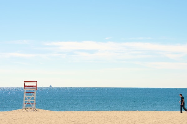 Ocean Beach Park que incluye una playa de arena