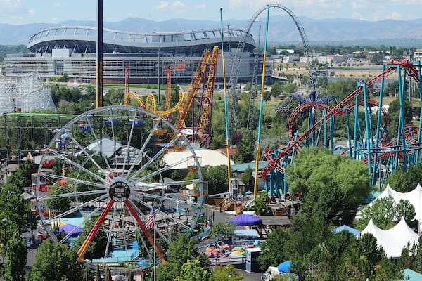 Elitch Gardens Theme and Water Park das einen Stadt und Fahrten