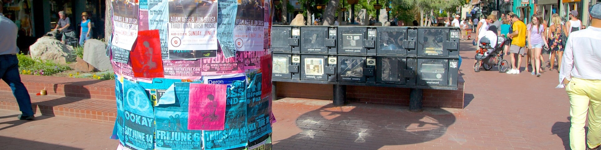 Pearl Street Mall showing signage