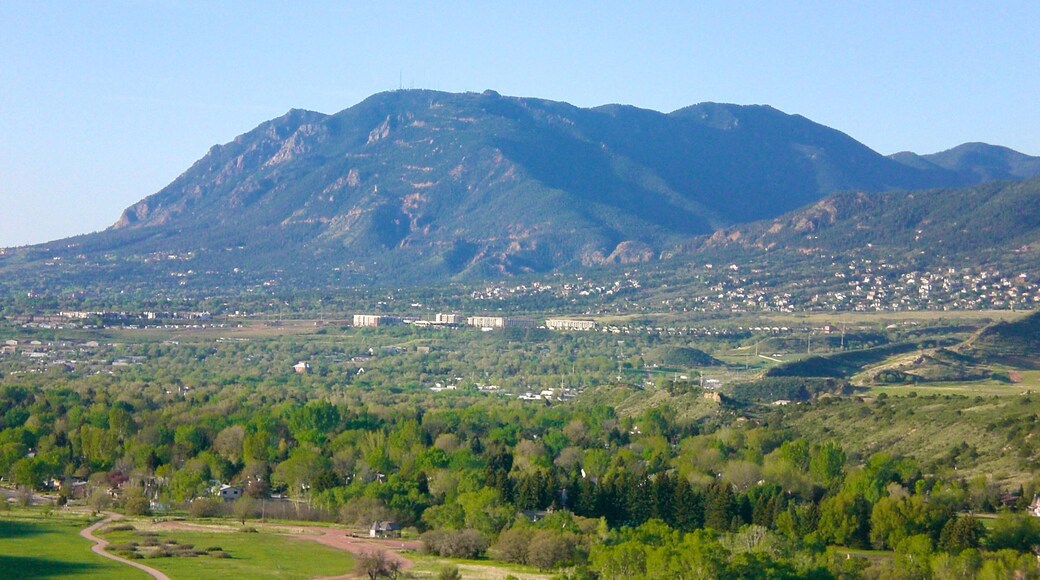 Parc d\'Ătat de Cheyenne Mountain qui includes montagnes
