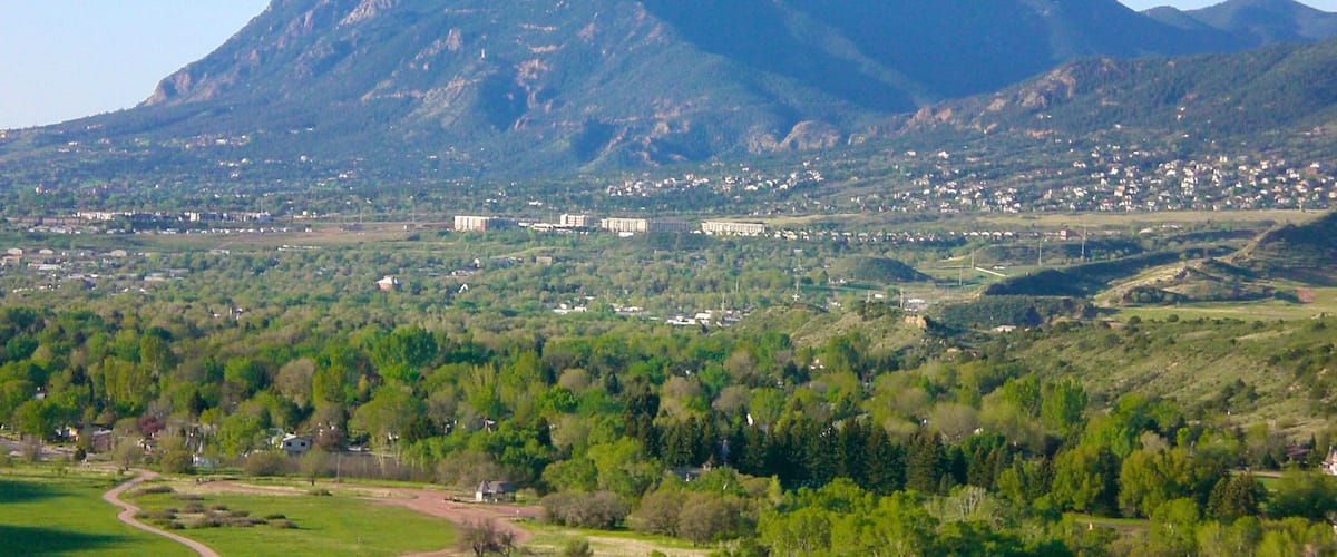 Cheyenne Mountain State Park featuring mountains