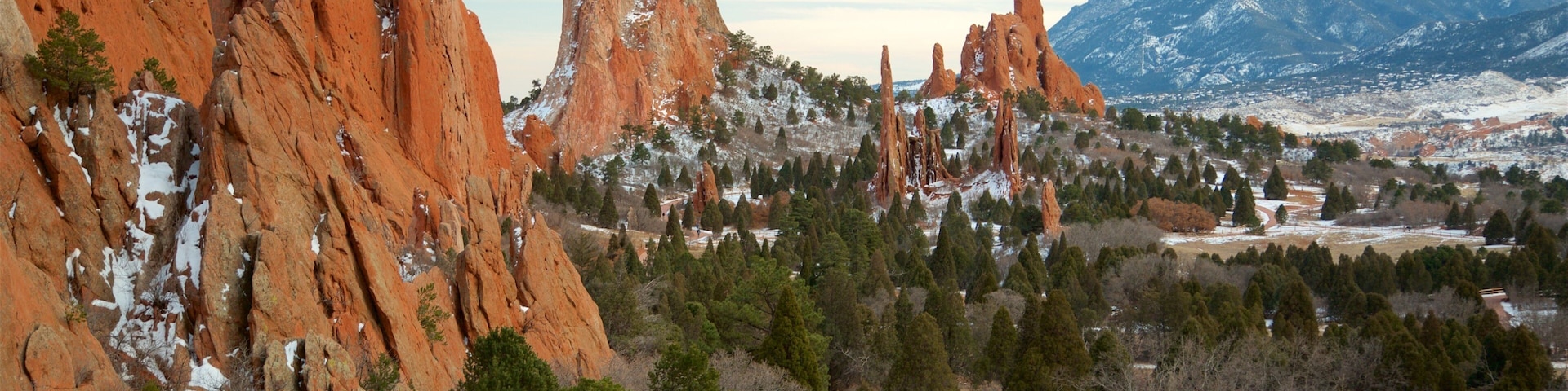 Garden of the Gods showing mountains and tranquil scenes