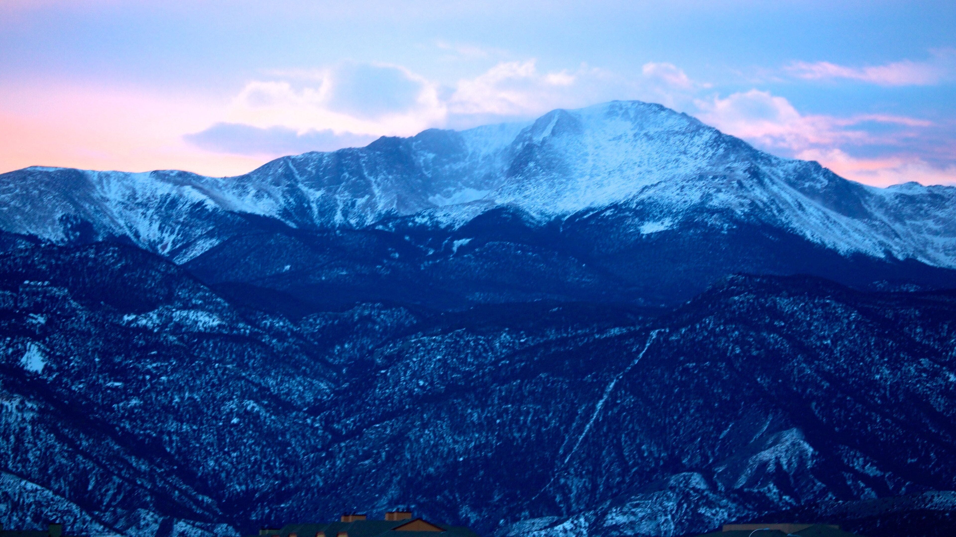 Pikes Peak which includes landscape views and mountains