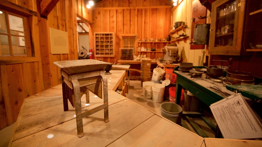 Western Museum of Mining and Industry featuring heritage elements and interior views