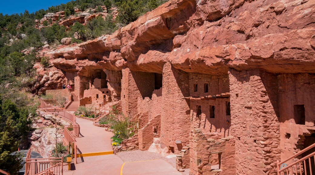 The special Manitou Cliff Dwellings museum