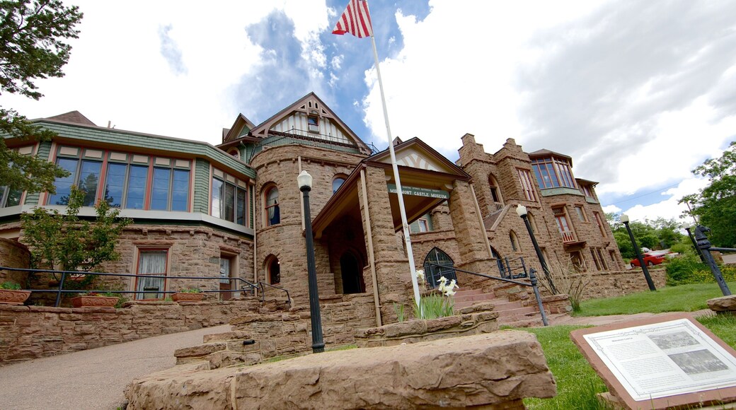 Miramont Castle which includes heritage architecture and chateau or palace