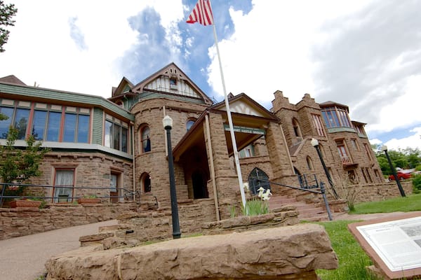 Miramont Castle which includes château or palace and heritage architecture