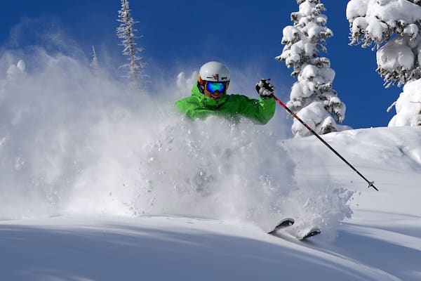 Steamboat Ski Resort mostrando esquiar en la nieve y nieve y también un hombre