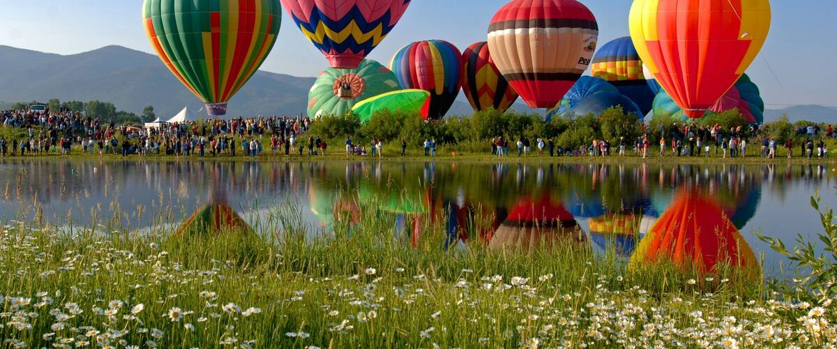 Steamboat Ski Resort featuring ballooning and a lake or waterhole