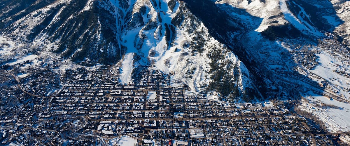 Aspen Mountain showing mountains, landscape views and snow