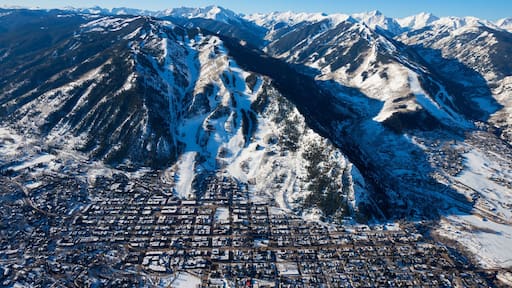 Aspen Mountain showing mountains, landscape views and snow