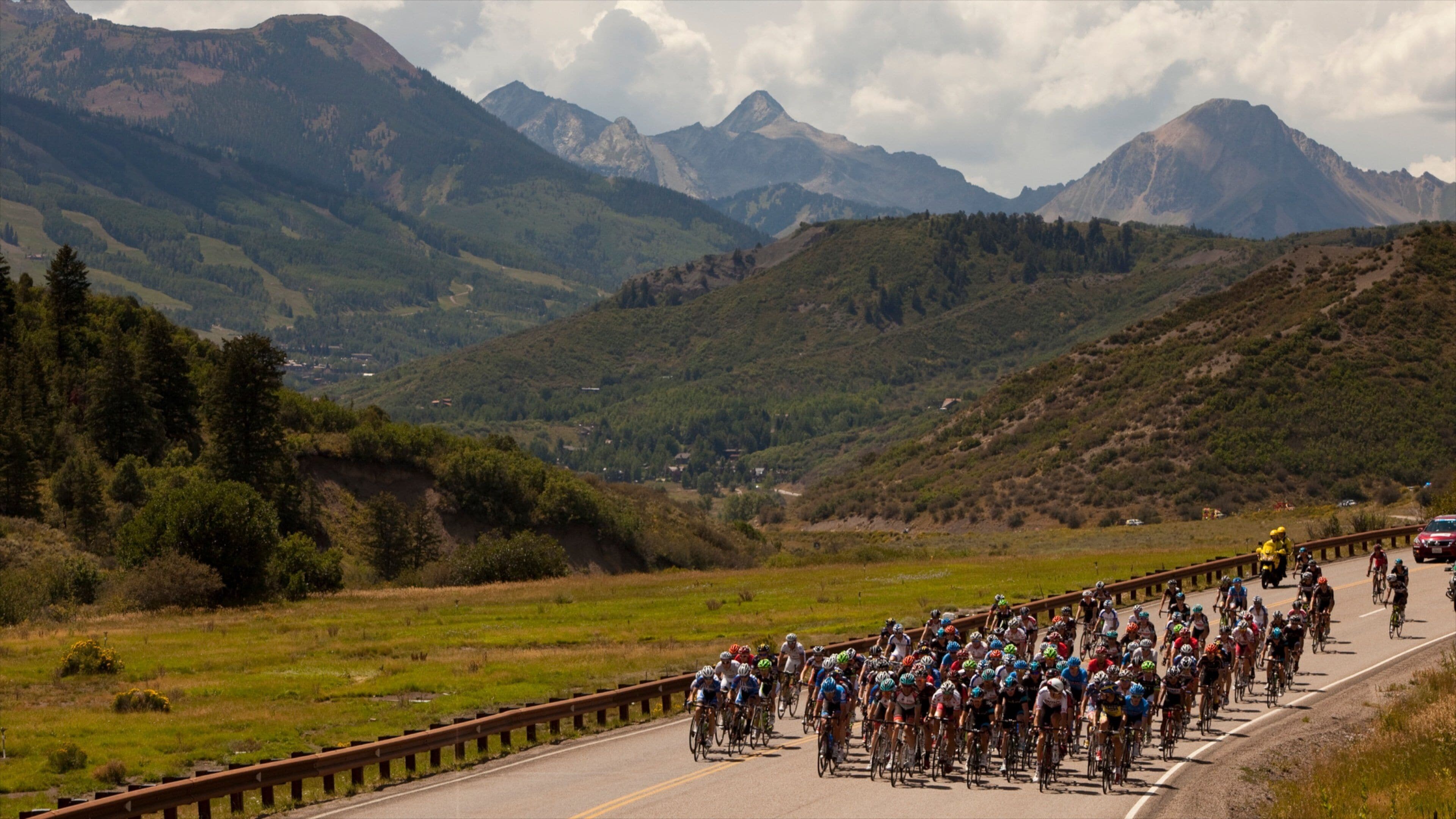 Aspen Highlands showing road cycling, tranquil scenes and mountains