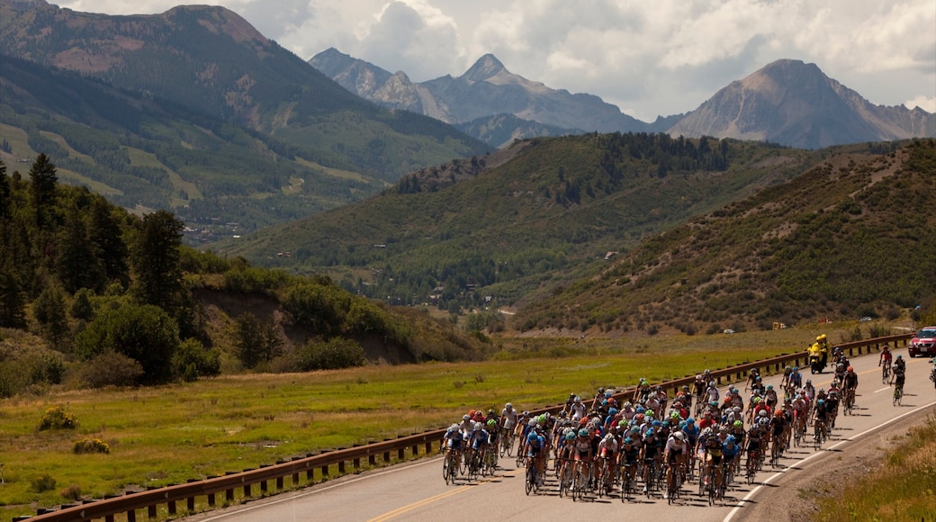 Aspen Highlands showing road cycling, tranquil scenes and mountains