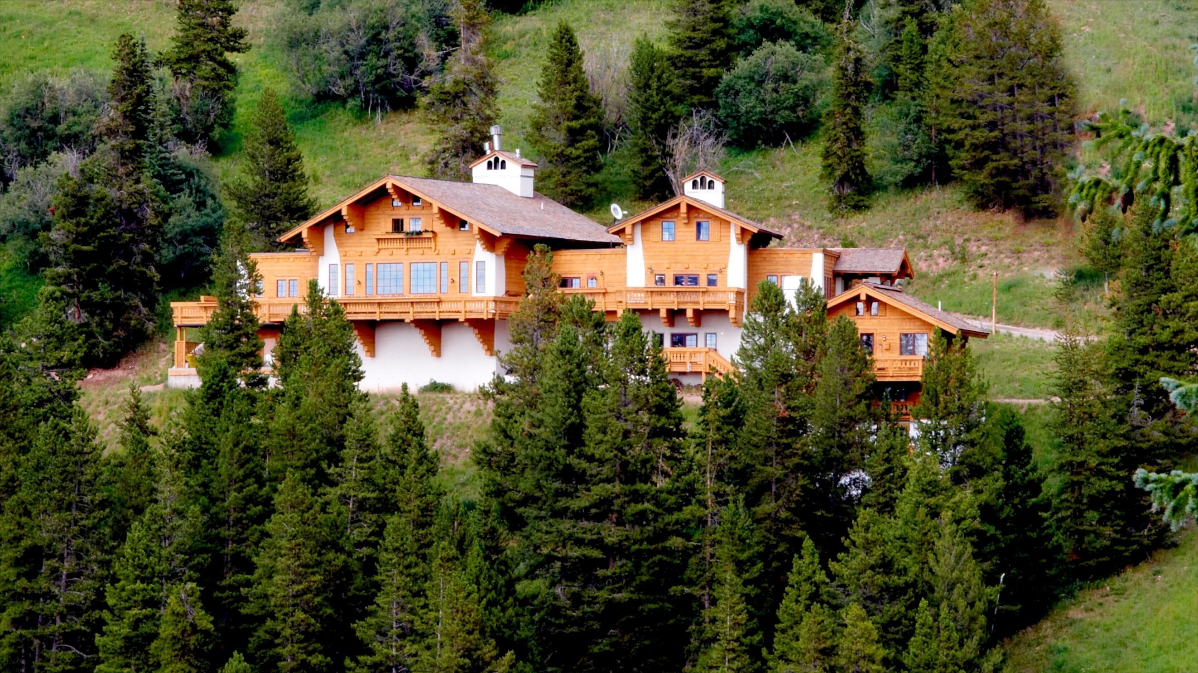 Vail Ski Resort featuring a luxury hotel or resort