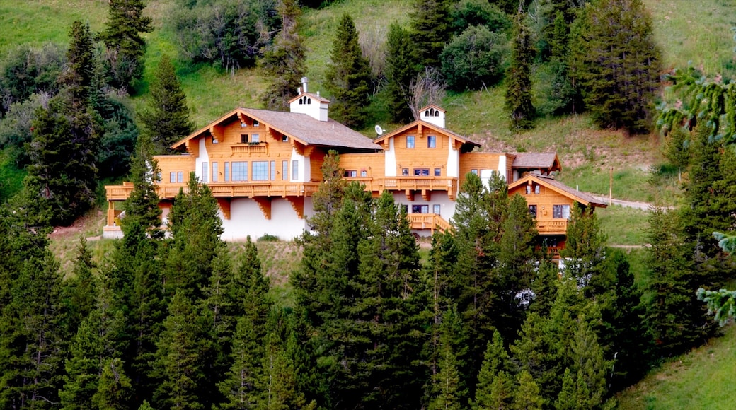Vail Ski Resort featuring a luxury hotel or resort