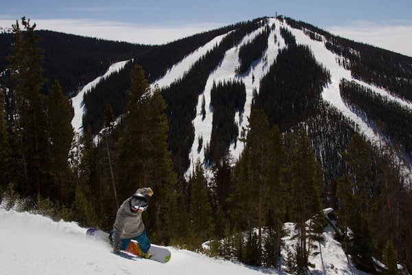 Keystone Ski Resort showing snow skiing, snow boarding and tranquil scenes