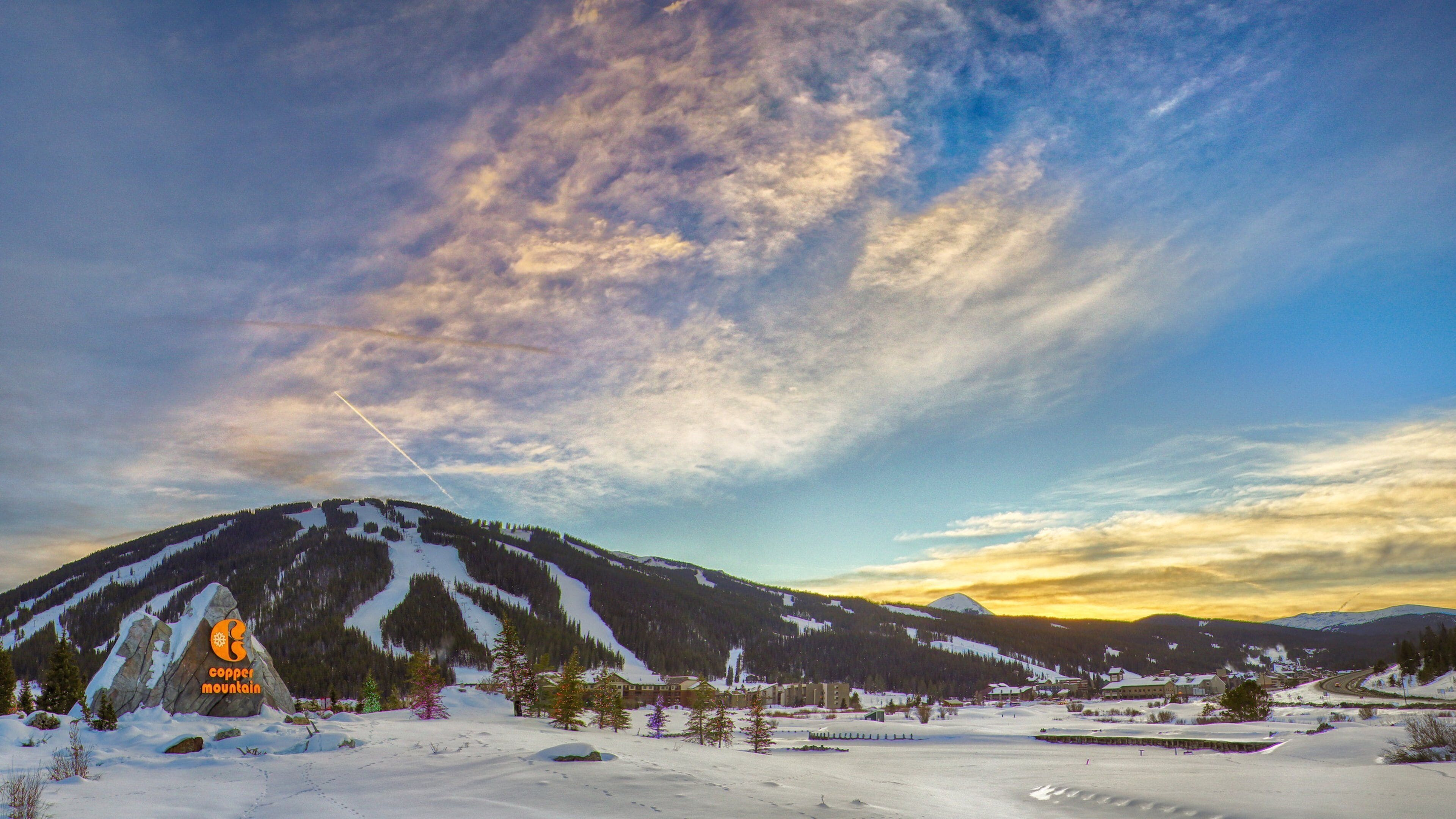 Copper Mountain Ski Resort showing landscape views, mountains and snow