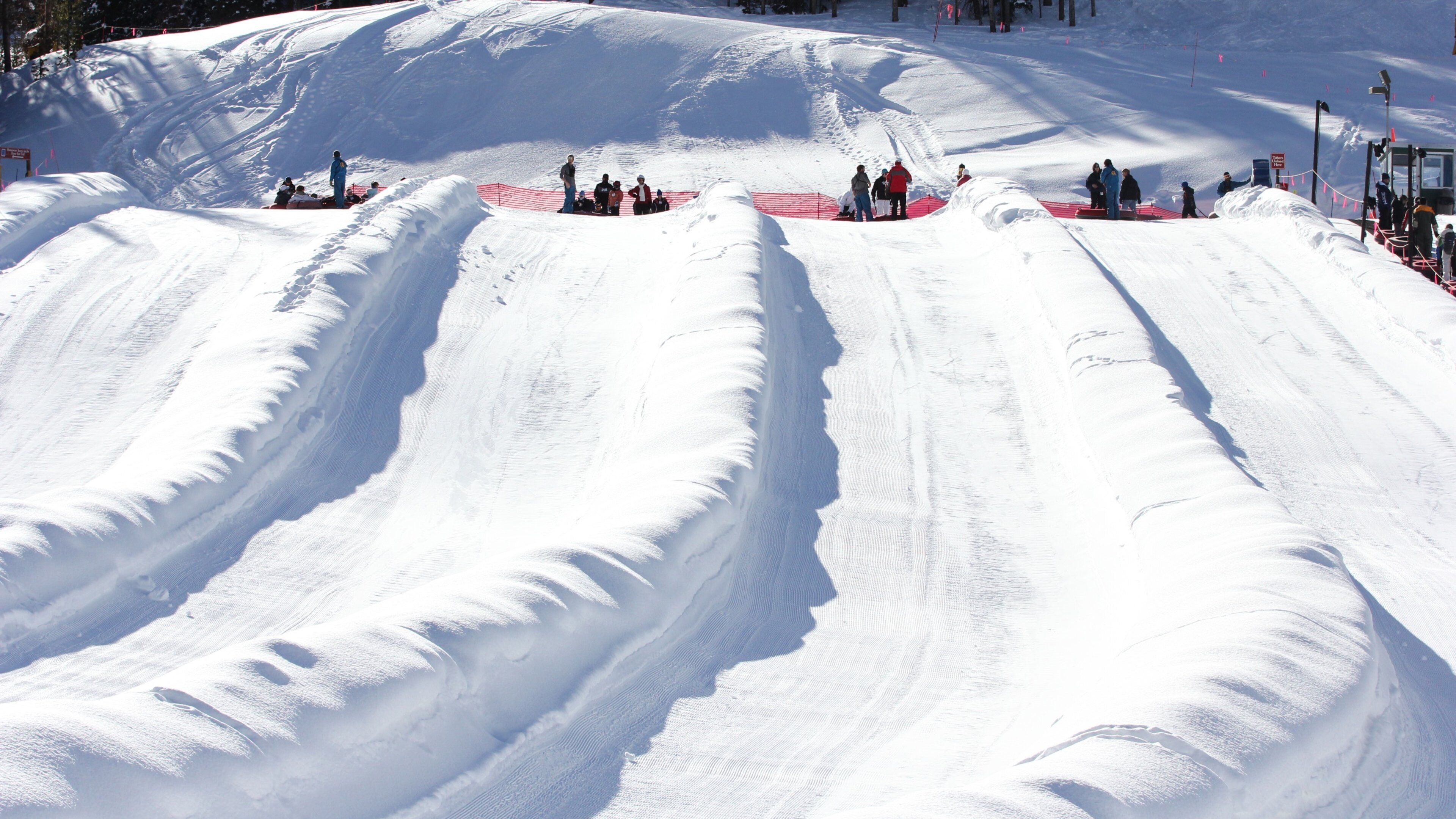 สกีรีสอร์ทคอปเปอร์ เมาเท่น เนื้อเรื่องที่ หิมะ และ สโนว์ทูบบิ้ง