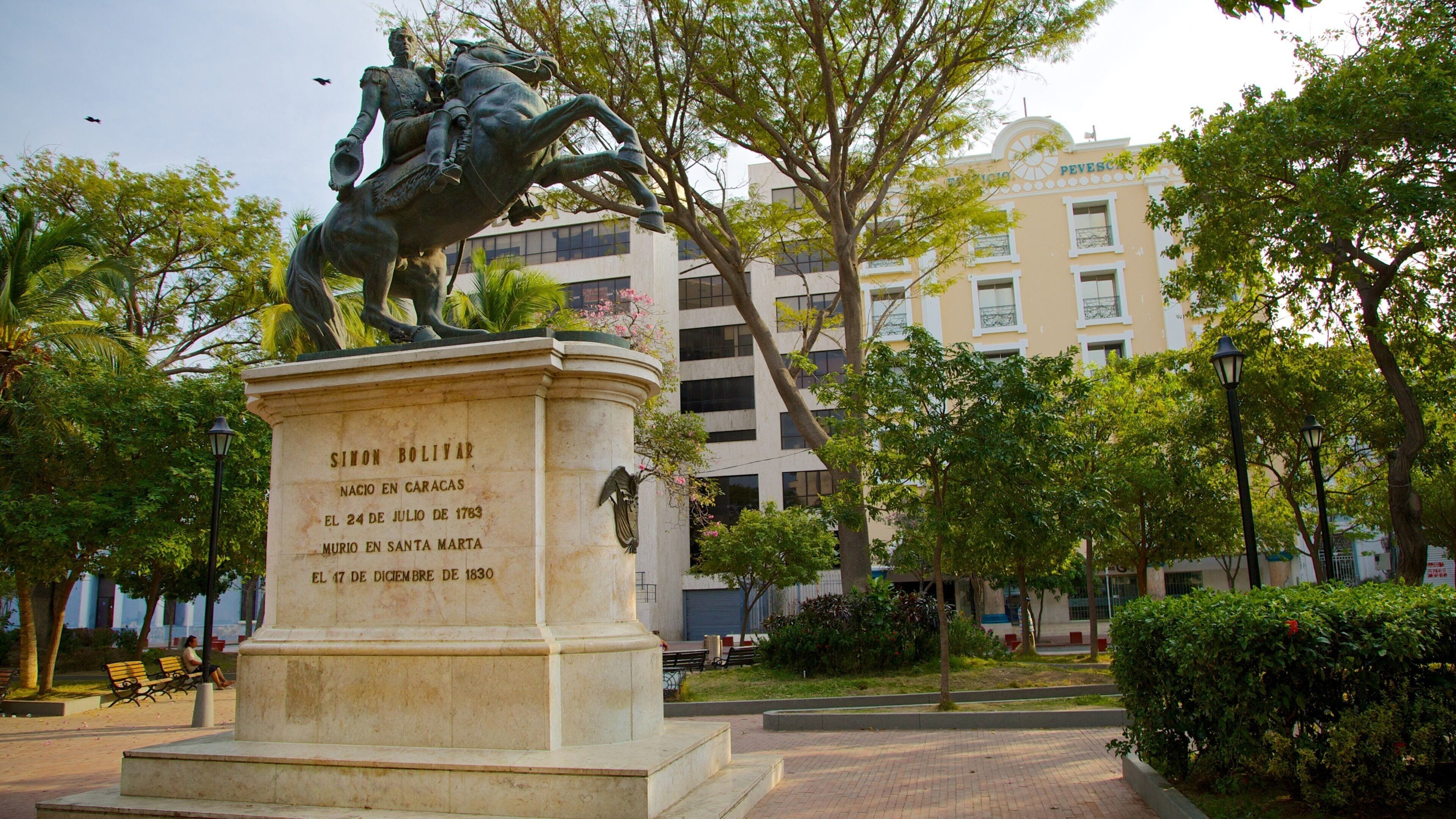 Plaza de Bolivar showing a statue or sculpture, a square or plaza and a monument